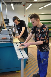 Arbeiten an der Fräse