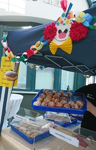 Kreppel-Verkauf im Foyer der BBS