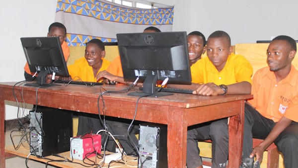 Schüler vor dem Computer