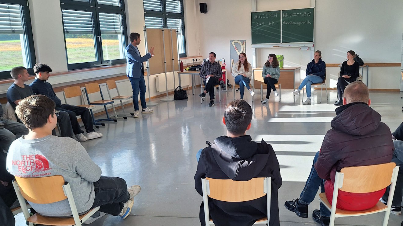 Ausbilder und Schüler beim Ausbildungstalk